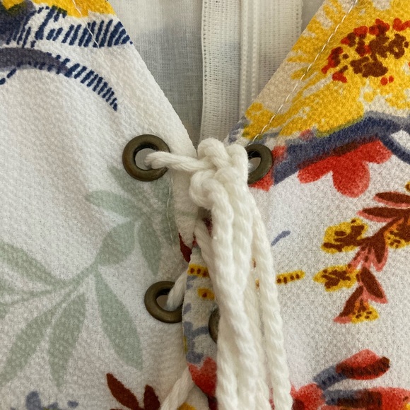 Beautiful Cold Shoulder Dress - Picture 4 of 8